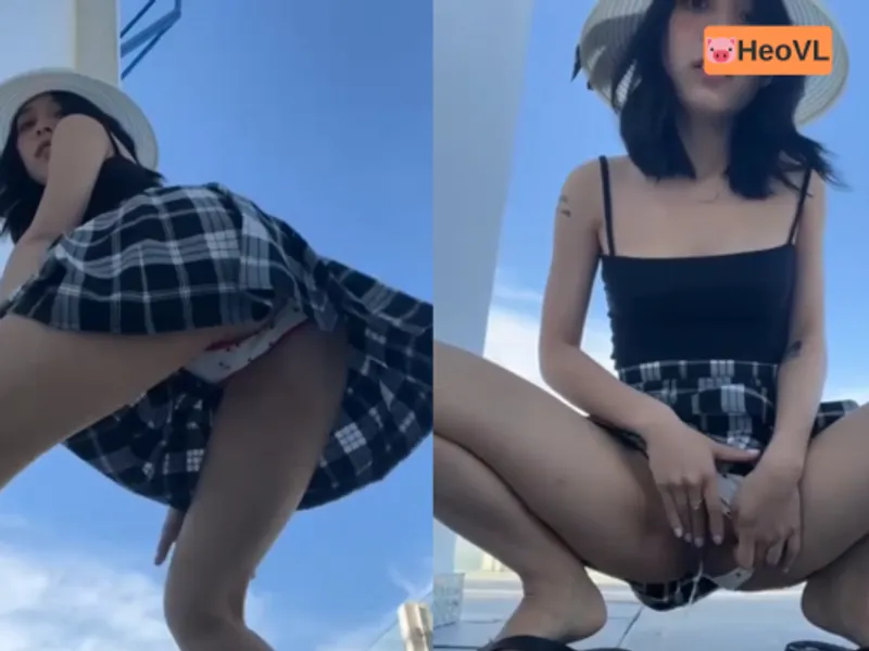Bạn gái dâm đi du lịch nhưng cũng không quên quay clip show hàng cho fans xem