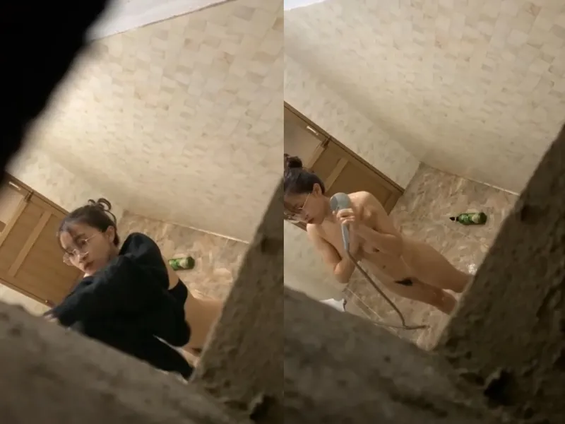 Quay lén con ghệ vú to tắm, khe bím chảy nước ròng ròng